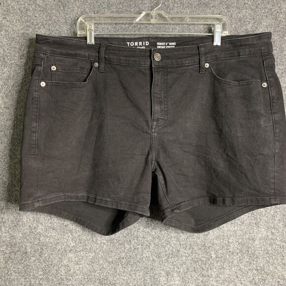 Torrid “Feel The Fit” Black Denim Shorts Perfect 5” Stretch 5 Pocket Sz 20 - Picture 1 of 14